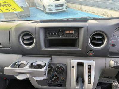 �m�u�R�T�O�L�����o���@�V�����Îԁ@2.5L�ި�������ނ�5��AT�𓋍ڂ�4WD��l�C��6�l���A5�ޱ���ߡH29�N7����ϲŰ��ݼނő�^VӰ��ݸ��ق�����Ͻ��ɕύX������́��ϰ�ުݼ���ڰ�����ڽ����ܰ����ށ�AMFM׼޵����˰���ق���߼�݂́��Ӱ�̨�с����ں�Ȃǂ��t���Ă��܂��
