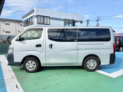 �m�u�R�T�O�L�����o���@�V�����Îԁ@2.5L�ި�������ނ�5��AT�𓋍ڂ�4WD��l�C��6�l���A5�ޱ���ߡH29�N7����ϲŰ��ݼނő�^VӰ��ݸ��ق�����Ͻ��ɕύX������́��ϰ�ުݼ���ڰ�����ڽ����ܰ����ށ�AMFM׼޵����˰���ق���߼�݂́��Ӱ�̨�с����ں�Ȃǂ��t���Ă��܂��
