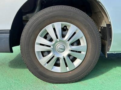 �m�u�R�T�O�L�����o���@�V�����Îԁ@2.5L�ި�������ނ�5��AT�𓋍ڂ�4WD��l�C��6�l���A5�ޱ���ߡH29�N7����ϲŰ��ݼނő�^VӰ��ݸ��ق�����Ͻ��ɕύX������́��ϰ�ުݼ���ڰ�����ڽ����ܰ����ށ�AMFM׼޵����˰���ق���߼�݂́��Ӱ�̨�с����ں�Ȃǂ��t���Ă��܂��
