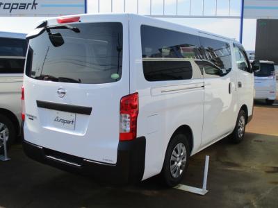 �m�u�R�T�O�L�����o���@�V�����Îԁ@2.5L�ި�������ނ�5��AT�𓋍ڂ�4WD��l�C��6�l���A5�ޱ���ߡH29�N7����ϲŰ��ݼނő�^VӰ��ݸ��ق�����Ͻ��ɕύX������́���ڽ����ܰ����ށ�AMFM׼޵�ق���߼�݂́���ײ�޼���׽��̫�����߂Ȃǂ��t���Ă��܂��
