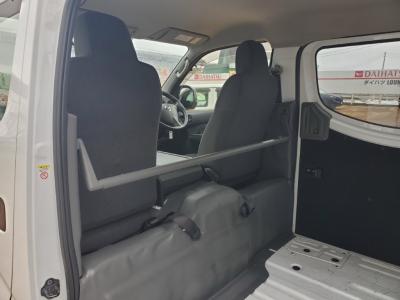 �m�u�R�T�O�L�����o���@�V�����Îԁ@2.5L�ި�������ނ�5��AT�ɽ����ؑւ��߰����4WD�5�ޱ3�l������ߡH29�N7����ϲŰ��ݼނő�^VӰ��ݸ��ق�����Ͻ��ɕύX������́��ϰ�ުݼ���ڰ�����ڽ��F��ܰ����ށ��d���i�[�ޱ�װ�ق���߼�݂́���ײ�޼���׽����ذ���&�ޯ���ׁ�ETC�Ȃǂ��t���Ă��܂��