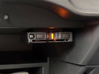 �m�[�g�@�V�����Îԁ@e-POWER�͓��ڂ���1.2L�ݼ�݂Ŕ��d���100%Ӱ���쓮�Ӱ���Ȃ�ł̗͂͋���ڽ��ݽ�̗ǂ������ƗD�ꂽ�Ïl���ŔR���34.0km/L!�������e�́��ϰ�ުݼ���ڰ������ط�&�߯�����ā����AC��15�����Ђق���߼�݂́�CD��ETC�Ȃǂ��t���Ă��܂�!