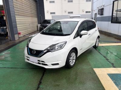 �m�[�g�@�V�����Îԁ@e-POWER�͓��ڂ���1.2L�ݼ�݂Ŕ��d���100%Ӱ���쓮�Ӱ���Ȃ�ł̗͂͋���ڽ��ݽ�̗ǂ������ƗD�ꂽ�Ïl���ŔR���34.0km/L!�������e�́��ϰ�ުݼ���ڰ������ط�&�߯�����ā����AC��15�����Ђق���߼�݂́�CD��ETC�Ȃǂ��t���Ă��܂�!