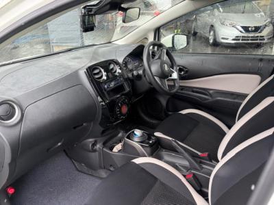 �m�[�g�@�V�����Îԁ@e-POWER�͓��ڂ���1.2L�ݼ�݂Ŕ��d���100%Ӱ���쓮�Ӱ���Ȃ�ł̗͂͋���ڽ��ݽ�̗ǂ������ƗD�ꂽ�Ïl���ŔR���34.0km/L!�������e�́��ϰ�ުݼ���ڰ������ط�&�߯�����ā����AC��15�����Ђق���߼�݂́�CD��ETC�Ȃǂ��t���Ă��܂�!