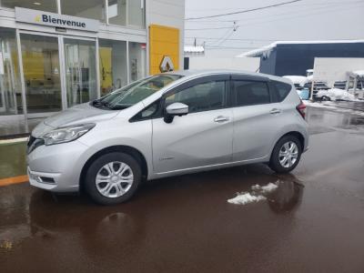 �m�[�g�@�V�����Îԁ@e-POWER��1.2L�ݼ�݂Ŕ��d�����d�C��100��Ӱ���쓮�Ť�R���28.8km/L������́��ϰ�ުݼ���ڰ������ؼު�ķ�&�߯�����ā����AC�ق���߼�݂́���ذ��ށ��׳����ޭ����������ؼު��ٰ��װ���ޱ�װ˰�����ٰ��C��ETC�Ȃǂ𑕔��