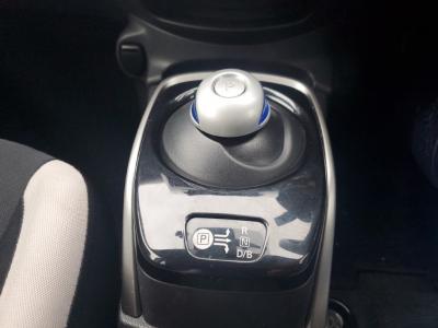 �m�[�g�@�V�����Îԁ@e-POWER��1.2L�ݼ�݂Ŕ��d�����d�C��100��Ӱ���쓮�Ť�R���28.8km/L������́��ϰ�ުݼ���ڰ������ؼު�ķ�&�߯�����ā����AC�ق���߼�݂́���ذ��ށ��׳����ޭ����������ؼު��ٰ��װ���ޱ�װ˰�����ٰ��C��ETC�Ȃǂ𑕔��