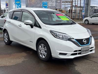 m[g@VÎԁ@e-POWER͓ڂ1.2Lݼ݂Ŕd100%Ӱ쓮ӰȂł̗͂͋ڽݽ̗ǂƗDꂽÏlŔR34.0km/L!éϰުݼڰط&߯āACق߼݂́ذپTV׳ޭؼުٰװETCȂǂtĂ܂!