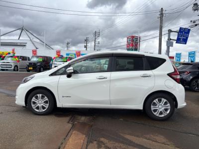 m[g@VÎԁ@e-POWER͓ڂ1.2Lݼ݂Ŕd100%Ӱ쓮ӰȂł̗͂͋ڽݽ̗ǂƗDꂽÏlŔR34.0km/L!éϰުݼڰط&߯āACق߼݂́ذپTV׳ޭؼުٰװETCȂǂtĂ܂!