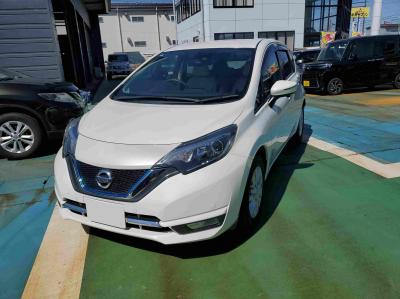 �m�[�g�@�V�����Îԁ@1.2L�ݼ�݂Ŕ��d���100%Ӱ���쓮�ő��s����e��ܰ�Ӱ���Ȃ�ł̗͂͋���ڽ��ݽ�̗ǂ������ƗD�ꂽ�Ïl���ŔR���34.0km/L!���ϰ�ުݼ���ڰ������ؼު�ķ������AC��LEDͯ��ײā�15�����Ђق���߼�݂́���ذ����پ��TV���׳���V����&���ؼު��ٰ��װ�����бѲ��ر(ڻް���)��ETC���t���Ă��܂�!