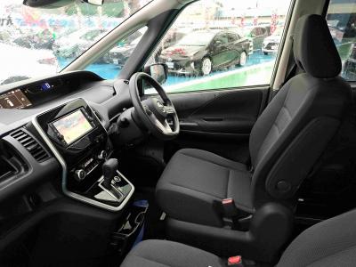 �Z���i�@�V�����Îԁ@4WD��Sʲ��د�ނ��̗p��CVT�ƂŔR���15.0km/L����ʎd�l�ԂŁ�������ܰ�ײ���ޱ���ϰ�ުݼ���ڰ�����÷�&�߯�����ā����K�߯�(���ݸ޽ײ��2nd��ĥ����ޯ�ð���&USB�d��)����ގ�tPKG(����ٽ����6��߰��)�ق����߼�݂́���ذ����پ��TV���׳����ޭ�������ETC�t���
