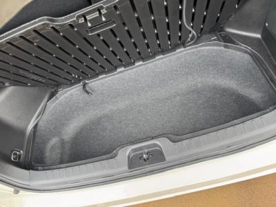 Zi@VÎԁ@ʲدނŔR17.2km/LHV2ɂ́LEDͯײāݽذSDrݸ޽ײ2ndāϰުݼڰذ&ٰ߯C16ЂȂǂ̑߼݂́ذپTV׳ޭETCtĂ܂B