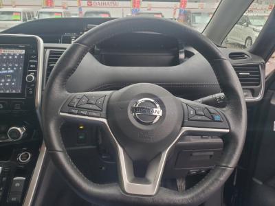 �Z���i�@�V�����Îԁ@�����ʲ��د�ނŔR��17.2km/L�H���V��2�ɂ́�LEDͯ��ײā������ݽ��ذ���SDr�����ݸ޽ײ��2nd��ā��ϰ�ުݼ���ڰ������ذ&�߯�����ĂȂǂ̑����߼�݂́�9�������پ��TV���د���޳�����������߲ۯ�(ڰ�ް�ٰ��C)���׳����ޭ���ׁ����ؼު��ٰ��װ�����˰��&�����˰����ETC���t���Ă��܂��B