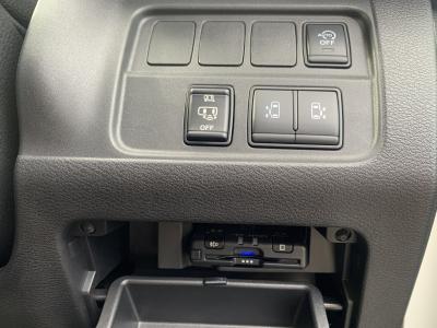 �Z���i�@�V�����Îԁ@�����ʲ��د�ނŔR��17.2km/L�H���V��2�ɂ́�LEDͯ��ײā������ݽ��ذ���SDr�����ݸ޽ײ��2nd��ā��ϰ�ުݼ���ڰ������ذ&�߯�����ĂȂǂ̑����߼�݂́���ذ����پ��TV������߲ۯ�(ڰ�ް�ٰ��C)���׳����ޭ���������ؼު��ٰ��װ�����˰��&�����˰����ETC���t���Ă��܂��B