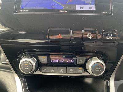 �Z���i�@�V�����Îԁ@�����ʲ��د�ނŔR��17.2km/L�H���V��2�ɂ́�LEDͯ��ײā������ݽ��ذ���SDr�����ݸ޽ײ��2nd��ā��ϰ�ުݼ���ڰ������ذ&�߯�����ĂȂǂ̑����߼�݂́���ذ����پ��TV������߲ۯ�(ڰ�ް�ٰ��C)���׳����ޭ���������ؼު��ٰ��װ�����˰��&�����˰����ETC���t���Ă��܂��B