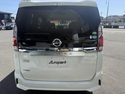 �Z���i�@�V�����Îԁ@�����ʲ��د�ނŔR���17.2km/L�B�����́��ٴ�ہ��ϰ�ުݼ���ڰ������ذ&�߯����������ٰ�޺��۰قق����ʎd�l��V��2�ɂ́�LEDͯ��ײā������ݽ��ذ���SDr��16��Ё����K�p�b�N(USB�d��)���ݸ޽ײ��2nd&3rd��ā�������Ӻ݂��t���A��߼�݂́�9�������پ��TV�����è�߯�B(����߲ۯĥ�׳����ޭ����)��ETC���t���Ă��܂��