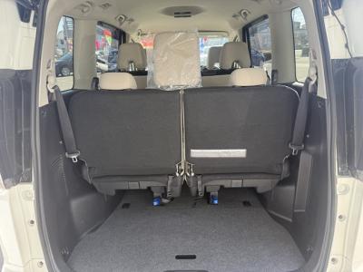 �Z���i�@�V�����Îԁ@�����ʲ��د�ނŔR���17.2km/L�B�����́��ٴ�ہ��ϰ�ުݼ���ڰ������ذ&�߯����������ٰ�޺��۰قق����ʎd�l��V��2�ɂ́�LEDͯ��ײā������ݽ��ذ���SDr��16��Ё����K�p�b�N(USB�d��)���ݸ޽ײ��2nd&3rd��ā�������Ӻ݂��t���A��߼�݂́�9�������پ��TV�����è�߯�B(����߲ۯĥ�׳����ޭ����)��ETC���t���Ă��܂��