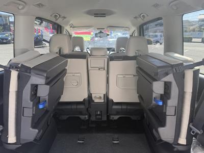 �Z���i�@�V�����Îԁ@�����ʲ��د�ނŔR���17.2km/L�B�����́��ٴ�ہ��ϰ�ުݼ���ڰ������ذ&�߯����������ٰ�޺��۰قق����ʎd�l��V��2�ɂ́�LEDͯ��ײā������ݽ��ذ���SDr��16��Ё����K�p�b�N(USB�d��)���ݸ޽ײ��2nd&3rd��ā�������Ӻ݂��t���A��߼�݂́�9�������پ��TV�����è�߯�B(����߲ۯĥ�׳����ޭ����)��ETC���t���Ă��܂��