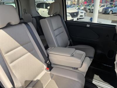 �Z���i�@�V�����Îԁ@�����ʲ��د�ނŔR���17.2km/L�B�����́��ٴ�ہ��ϰ�ުݼ���ڰ������ذ&�߯����������ٰ�޺��۰قق����ʎd�l��V��2�ɂ́�LEDͯ��ײā������ݽ��ذ���SDr��16��Ё����K�p�b�N(USB�d��)���ݸ޽ײ��2nd&3rd��ā�������Ӻ݂��t���A��߼�݂́�9�������پ��TV�����è�߯�B(����߲ۯĥ�׳����ޭ����)��ETC���t���Ă��܂��