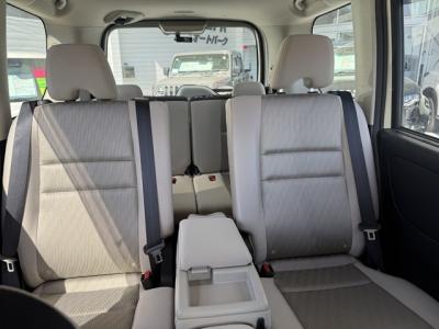 �Z���i�@�V�����Îԁ@�����ʲ��د�ނŔR���17.2km/L�B�����́��ٴ�ہ��ϰ�ުݼ���ڰ������ذ&�߯����������ٰ�޺��۰قق����ʎd�l��V��2�ɂ́�LEDͯ��ײā������ݽ��ذ���SDr��16��Ё����K�p�b�N(USB�d��)���ݸ޽ײ��2nd&3rd��ā�������Ӻ݂��t���A��߼�݂́�9�������پ��TV�����è�߯�B(����߲ۯĥ�׳����ޭ����)��ETC���t���Ă��܂��