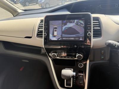 �Z���i�@�V�����Îԁ@�����ʲ��د�ނŔR���17.2km/L�B�����́��ٴ�ہ��ϰ�ުݼ���ڰ������ذ&�߯����������ٰ�޺��۰قق����ʎd�l��V��2�ɂ́�LEDͯ��ײā������ݽ��ذ���SDr��16��Ё����K�p�b�N(USB�d��)���ݸ޽ײ��2nd&3rd��ā�������Ӻ݂��t���A��߼�݂́�9�������پ��TV�����è�߯�B(����߲ۯĥ�׳����ޭ����)��ETC���t���Ă��܂��