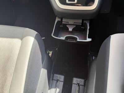 �Z���i�@�V�����Îԁ@�����ʲ��د�ނŔR���17.2km/L�B�����́��ٴ�ہ��ϰ�ުݼ���ڰ������ذ&�߯����������ٰ�޺��۰قق����ʎd�l��V��2�ɂ́�LEDͯ��ײā������ݽ��ذ���SDr��16��Ё����K�p�b�N(USB�d��)���ݸ޽ײ��2nd&3rd��ā�������Ӻ݂��t���A��߼�݂́�9�������پ��TV�����è�߯�B(����߲ۯĥ�׳����ޭ����)��ETC���t���Ă��܂��