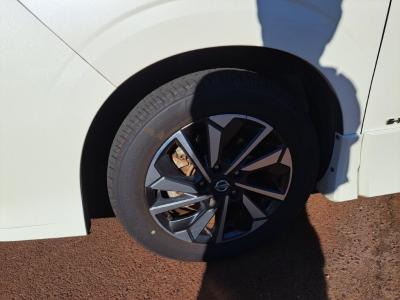 �Z���i�@�V�����Îԁ@R1�N8����ϲ��݂Ō���^�ɡSʲ��د�ނŔR���17.2km/L������́����è�߯�B(����߲ۯ�)���ϰ�ުݼ���ڰ������ذ��LEDͯ��ײā������ݽ��ذ��Ľײ���ޱ��16�����Ё����K�߯�(USB�d�������ޯ�ð���)���ݸ޽ײ��2nd&3rd��Ăق����߼�݂́�10�������پ��TV&�د���޳���������è�߯�A(�׳����ޭ��������ؼު��ٰ��װ)��ETC�t!