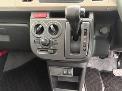 Ag@VÎԁ@8ڱĂ͐60kgyʉݸSTOPCVTƴނ̗̍pȂǂŤ4WDłR33.2km/LéڽABSESPh~4WDԂ́ļ˰ܲ߰ق߼݂́ڰްڰ߰āCD߁ETCںtĂ܂BsȂ10000km!