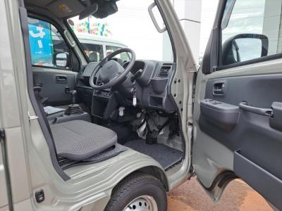 �L�����B�g���b�N�@�V�����Îԁ@7��ڷ�ب�ׯ���R���4WD�Ԃ�19.6km/L�����1�Őؑւ��\���߰����4WD��ŏ㋉��ڰ�ނŁ���޷���è��߰�(�ޭ�ٶ����ڰ���͂ݏo���x��ESP������h�~�ABS����ײ�)����ܰ����ށ���ڽ�ق���߼�݂́�CD���߁��ޱ�޲�ް�����ϯĂȂǂ𑕔��