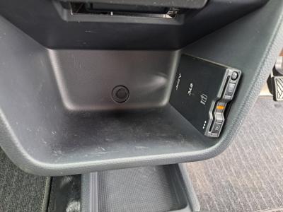 �L�����B�g���b�N�@�V�����Îԁ@7��ڷ�ب�ׯ���R���4WD�Ԃ�19.6km/L�����1�Őؑւ��\���߰����4WD��ŏ㋉��ڰ�ނŁ���޷���è��߰�(�ޭ�ٶ����ڰ���͂ݏo���x��ESP������h�~�ABS����ײ�)����ܰ����ށ���ڽ�ق���߼�݂́�CD���߁��ޱ�޲�ް�����ϯĂȂǂ𑕔��