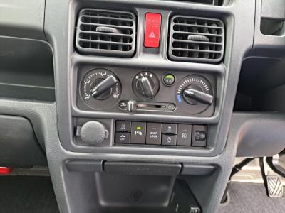 �L�����B�g���b�N�@�V�����Îԁ@7��ڷ�ب�ׯ���R���4WD�Ԃ�19.6km/L�����1�Őؑւ��\���߰����4WD��ŏ㋉��ڰ�ނŁ���޷���è��߰�(�ޭ�ٶ����ڰ���͂ݏo���x��ESP������h�~�ABS����ײ�)����ܰ����ށ���ڽ�ق���߼�݂́�CD���߁��ޱ�޲�ް�����ϯĂȂǂ𑕔��