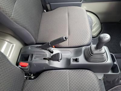 �L�����B�g���b�N�@�V�����Îԁ@7��ڷ�ب�ׯ���R���4WD�Ԃ�19.6km/L�����1�Őؑւ��\���߰����4WD��ŏ㋉��ڰ�ނŁ���޷���è��߰�(�ޭ�ٶ����ڰ���͂ݏo���x��ESP������h�~�ABS����ײ�)����ܰ����ށ���ڽ�ق���߼�݂́�CD���߁��ޱ�޲�ް�����ϯĂȂǂ𑕔��