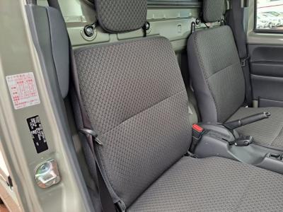 �L�����B�g���b�N�@�V�����Îԁ@7��ڷ�ب�ׯ���R���4WD�Ԃ�19.6km/L�����1�Őؑւ��\���߰����4WD��ŏ㋉��ڰ�ނŁ���޷���è��߰�(�ޭ�ٶ����ڰ���͂ݏo���x��ESP������h�~�ABS����ײ�)����ܰ����ށ���ڽ�ق���߼�݂́�CD���߁��ޱ�޲�ް�����ϯĂȂǂ𑕔��