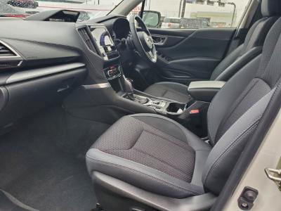 �t�H���X�^�[�@�V�����Îԁ@H30�N����������ݼޡ�V�݂�ʲ��د�����ق�2L�ݼ�݂�Ӱ����CVT�ŔR���WLTC14.0km/L������́������(ڰ�ް��ڰ��ڰ�ް�ٰ��C)��LEDͯ��ײā�18�����Ё�F��ܰ���&˰���ق���߼�݂́�8�������پ��TV&�ޯ���ׁ�ETC�Ȃǂ��t���Ă��܂�!