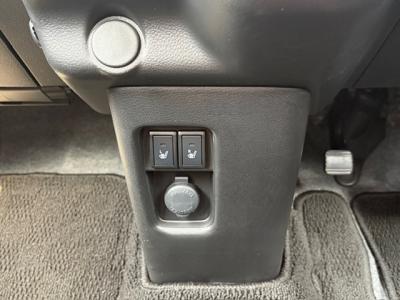 �n�X���[�@�V�����Îԁ@R2�N��������ݼނ���2���ʽװ!�V�^CVT��ϲ���ʲ��د�ނ��̗p���R���WLTC23.4km/L��㋉��ڰ��X�ɂ́���޷���è��߰�(ڰ�ް��ڰ�)��LEDͯ��ײ�&̫�ށ����ļ��˰����15�����Ё�6��߰�������ذ&�߯�����ā����AC�ق���߼�݂́���ذ����پ��TV&�ޯ���ׁ�ETC���t���Ă��܂��