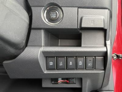 �n�X���[�@�V�����Îԁ@�۽���ް���قő�˯�!CVT�Ʊ����STOP�ŔR���30.4km/L�X�ɑւ��㋉��ڰ�ނ�J�ɂ́��ޭ�ٶ����ڰ���߰ā��ި������ײā�LED̫�ށ����ذ&�߯�����������Ĵ��݁����ļ��˰����˰���ޱ�װ��ESP������h�~�����E�Ɨ��ײ���Լ�ĂȂǂ̂ق���߼�݂́���ذ���1���TV&�ޯ���ׁ�ETC���t���Ă��܂��