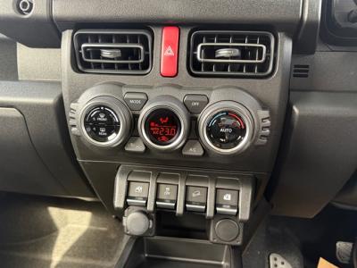 �W���j�[�@�V�����Îԁ@���ϑ��@�t���{�i�y�۶݂̼��ư�R3�N10����ϲ��݂��ā������STOP���t���R���WLTC14.3km/L�Ɍ��㡍ŏ㋉��ڰ�ނŁ���޷���è��߰�(ڰ�ް��ڰ�)��LEDͯ��ײ�&̫�ށ����AC��16�����Ё����ذ&�߯�����ā��ٰ��C�����ļ��˰���Ȃǂ��t���Ă��܂��