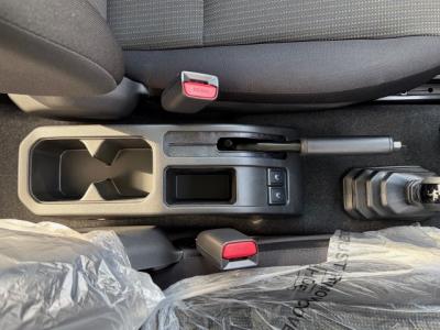 �W���j�[�@�V�����Îԁ@���ϑ��@�t���{�i�y�۶݂̼��ư�R3�N10����ϲ��݂��ā������STOP���t���R���WLTC14.3km/L�Ɍ��㡍ŏ㋉��ڰ�ނŁ���޷���è��߰�(ڰ�ް��ڰ�)��LEDͯ��ײ�&̫�ށ����AC��16�����Ё����ذ&�߯�����ā��ٰ��C�����ļ��˰���Ȃǂ��t���Ă��܂��