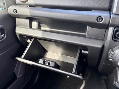 �W���j�[�@�V�����Îԁ@���ϑ��@�t���{�i�y�۶݂̼��ư�R3�N10����ϲ��݂��ā������STOP���t���R���WLTC14.3km/L�Ɍ��㡍ŏ㋉��ڰ�ނŁ���޷���è��߰�(ڰ�ް��ڰ�)��LEDͯ��ײ�&̫�ށ����AC��16�����Ё����ذ&�߯�����ā��ٰ��C�����ļ��˰���Ȃǂ��t���Ă��܂��