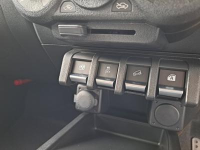 �W���j�[�@�V�����Îԁ@