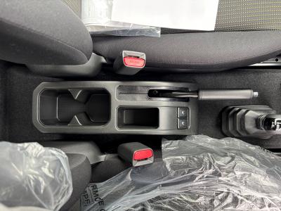 �W���j�[�V�G���@�V�����Îԁ@���ϑ��@�t���{�i�۶ݡR3�N10����ϲ��݂��ā������STOP���t���R���WLTC14.3km/L�Ɍ��㡍ŏ㋉��ڰ�ނŁ���޷���è��߰�(ڰ�ް��ڰ�)��LEDͯ��ײ�&̫�ށ����AC��15�����Ё����ذ&�߯�����ā��ٰ��C�����ļ��˰���Ȃǂ��t���Ă��܂��