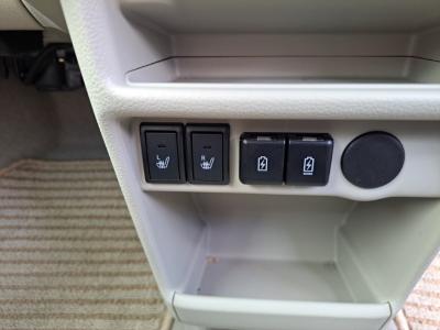 �A���g���p���@�V�����Îԁ@�㋉��ڰ��X��4WD�CVT�Ʊ����STOP�ɴ�����ނŔR���WLTC24.6km/L������́�ڰ�ް��ڰ���߰ā�LEDͯ��ײā����ļ��˰�����ɲ��t���AC��14�����Ё����ذ&�߯�����ā���ݶ��t�d���i�[�ޱ�װ��ESP������h�~�Ȃǂ��t���Ă��܂��