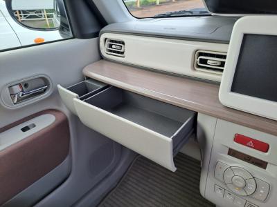 �A���g���p���@�V�����Îԁ@�㋉��ڰ��X��4WD�CVT�Ʊ����STOP�ɴ�����ނŔR���WLTC24.6km/L������́�ڰ�ް��ڰ���߰ā�LEDͯ��ײā����ļ��˰�����ɲ��t���AC��14�����Ё����ذ&�߯�����ā���ݶ��t�d���i�[�ޱ�װ��ESP������h�~�Ȃǂ��t���Ă��܂��