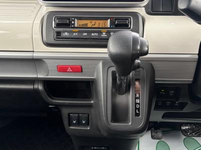 �X�y�[�V�A�@�V�����Îԁ@���i����Ӱ�����s�\�ȁ�ϲ���ʲ��د�ނ�4WD�ł��R���26.4km/L��㋉��ڰ��X�ɂ́��ޭ�پݻ��ڰ���߰ā��ޯ��Ű�����Hi�ްтƌy���́���ގ�������ڰ����̗p���������ܰ�ײ���ޱ������ڰ�������ذ&�߯�����������Ĵ��݁�F���˰����۰ٻݼ���ނق���߼�݂́���ذ���&�ޯ���ׂȂǂ��t���Ă��܂��