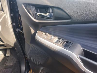 �\���I�@�V�����Îԁ@R2�N12����������ݼޡϲ���ʲ��د�ނ��̗p��4WD�ł��R���WLTC18.4km/L�B�������e�́���޷���è��߰�(ڰ�ް��ڰ��ڰ�ް�ٰ��)����ܰ�ײ���ޱ��F���˰������Ĵ��݁�15�����Ё����ذ&�߯�����Ăق���߼�݂́���ذ����پ��TV���ޯ���ׁ�ETC���t���Ă��܂��