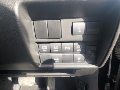 �\���I�@�V�����Îԁ@R2�N12����������ݼޡϲ���ʲ��د�ނ��̗p��4WD�ł��R���WLTC18.4km/L�B�������e�́���޷���è��߰�(ڰ�ް��ڰ��ڰ�ް�ٰ��)����ܰ�ײ���ޱ��F���˰������Ĵ��݁�15�����Ё����ذ&�߯�����Ăق���߼�݂́���ذ����پ��TV���ޯ���ׁ�ETC���t���Ă��܂��