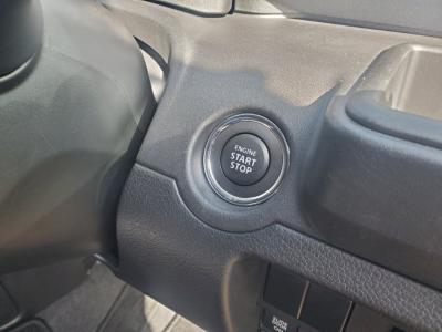 �\���I�@�V�����Îԁ@R2�N12����������ݼޡϲ���ʲ��د�ނ��̗p��4WD�ł��R���WLTC18.4km/L�B�������e�́���޷���è��߰�(ڰ�ް��ڰ��ڰ�ް�ٰ��)����ܰ�ײ���ޱ��F���˰������Ĵ��݁�15�����Ё����ذ&�߯�����Ăق���߼�݂́���ذ����پ��TV���ޯ���ׁ�ETC���t���Ă��܂��