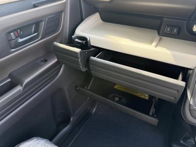 �X�y�[�V�A�@�V�����Îԁ@R5�N11������������ݼޡӰ�����s�\��ϲ���ʲ��د�ނŔR���WLTC22.4km/L��㋉��ڰ��X�ɂ͌y���́�������հ��ׯ��(�����)�⁚�ޭ�پݻ��ڰ���߰ćU���ޯ��Ű����ގ�������ڰ���������ܰ�ײ���ޱ������ڰ����F���˰����۰ٻݼ���ށ�LEDͯ��ײā����ذ&�߯�����������Ĵ��݂Ȃǂ��t���Ă��܂��