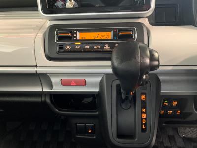 �X�y�[�V�A�@�V�����Îԁ@���i����Ӱ�����s�\��ϲ���ʲ��د�ނŔR���30.0km/L����ޭ�پݻڰ�ް��ڰ����ޯ��Ű�����Hi�ްтƌy���́���ގ�������ڰ����̗p��ق��㋉��ڰ��X�ɂ́�������ܰ�ײ���ޱ������ڰ�������ذ&�߯�����������Ĵ��݁����˰����۰ٻݼ���ނق���߼�݂́��S����������ׂȂǂ��t���Ă��܂��B