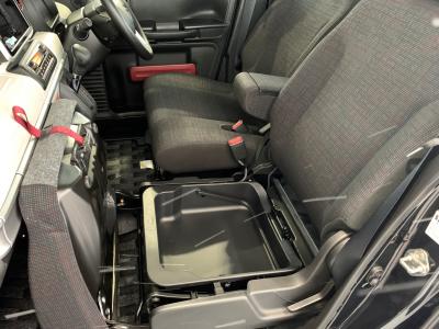 �X�y�[�V�A�@�V�����Îԁ@���i����Ӱ�����s�\��ϲ���ʲ��د�ނŔR���30.0km/L����ޭ�پݻڰ�ް��ڰ����ޯ��Ű�����Hi�ްтƌy���́���ގ�������ڰ����̗p��ق��㋉��ڰ��X�ɂ́�������ܰ�ײ���ޱ������ڰ�������ذ&�߯�����������Ĵ��݁����˰����۰ٻݼ���ނق���߼�݂́��S����������ׂȂǂ��t���Ă��܂��B