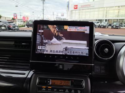 �X�y�[�V�A�@�V�����Îԁ@���i����Ӱ�����s�\��ϲ���ʲ��د�ނŔR���WLTC21.2km/L���ڰ�ް��ڰ����ޯ��Ű�⁚��ގ�������ڰ���ڰ�ް�ٰ��C���̗p�����ق���������ܰ�ײ���ޱ��LEDͯ��ײā����ذ&�߯�����������Ĵ��݁����˰����۰ٻݼ���ށ�15�����Ф�X�ɵ�߼�݂́�8�������پ��TV&�ޯ���ׂ��t���Ă��܂��B